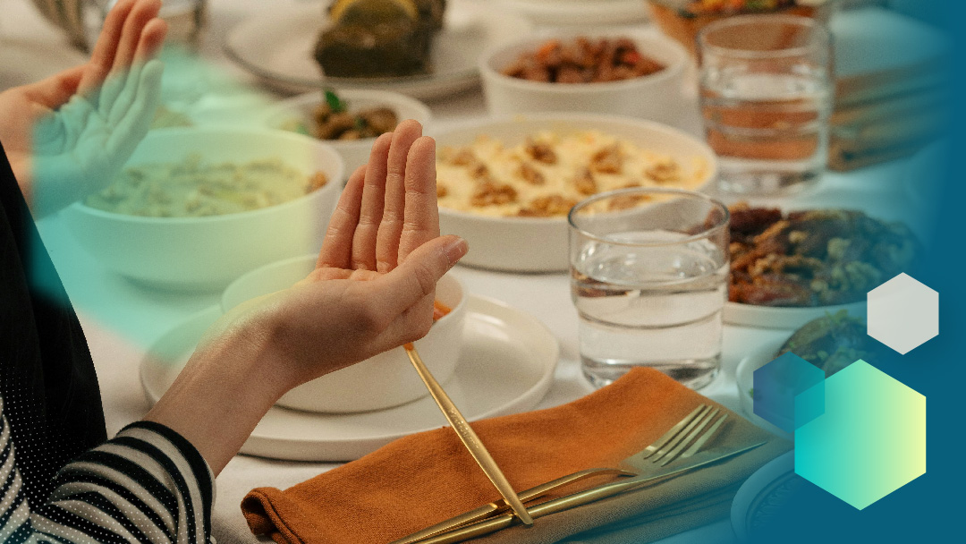 Gebete zusammenlegen und das Fasten brechen im Ramadan wegen des langen Tages?
