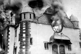 Uneinsichtig und schuldig – Das Protokoll zur Berufungsverhandlung des «Kristallnacht-Twitterers»