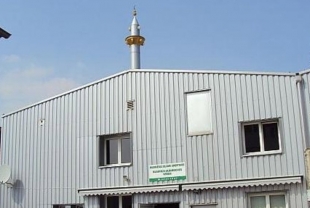 Vandalen stehlen Halbmond von Minarett