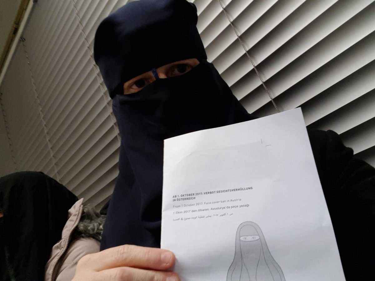 Wiener Polizei nimmt Nora Illi beim Sightseeing in Wien vorübergehend fest
