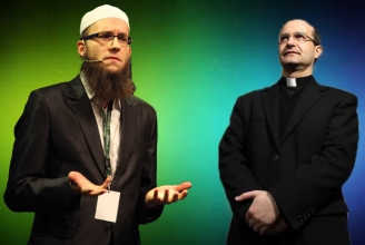 Ausgedärmte Pfaffen, ein erdrosselter König und die Krux mit dem staatlichen Gewaltmonopol