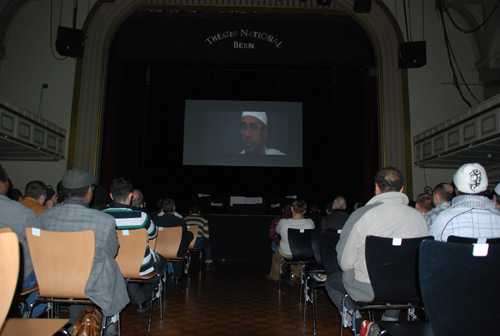 250 besuchen Filmpremiere Al-Enam 6:122 im Theater National in Bern