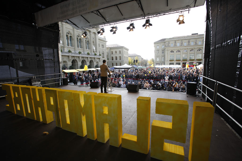 3000 Muslime demonstrieren gegen Islamophobie und Rassismus in der Schweiz