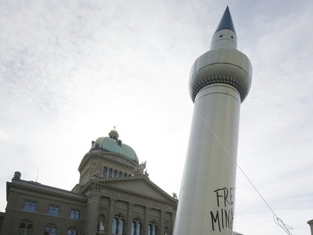 Hurra, wir kapitulieren! Vorläufig letztes Minarett der Schweiz ist eingestürzt…