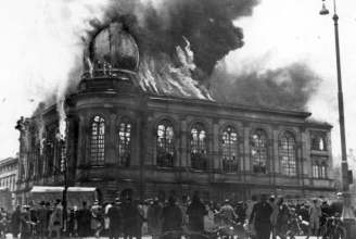 Das Protokoll des Kristallnacht-Twitteres: Wie die Anklage A.M. trotz Schweigen als Hass-Allrounder entlarvte